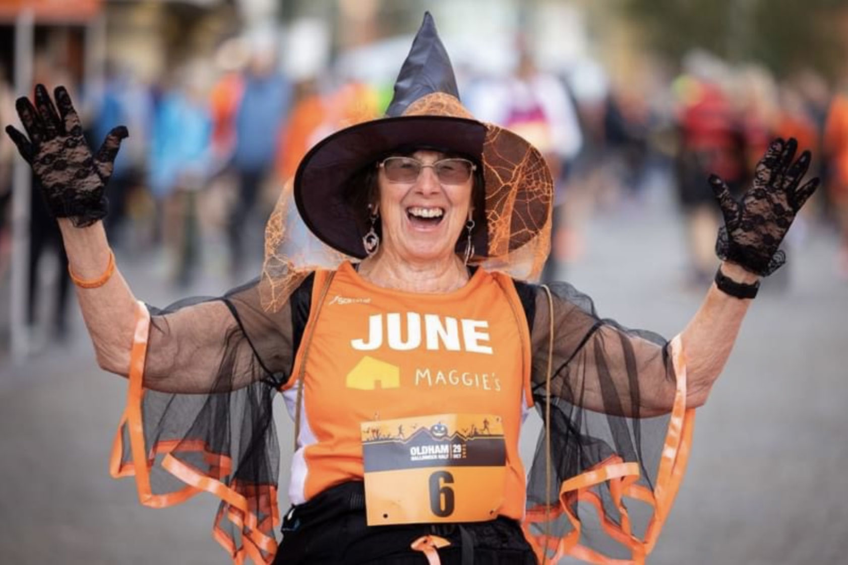 Runner in fancy dress l
